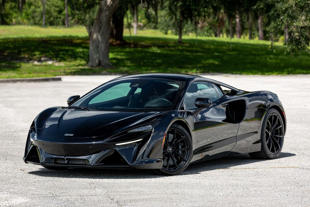 2024 McLaren Artura
