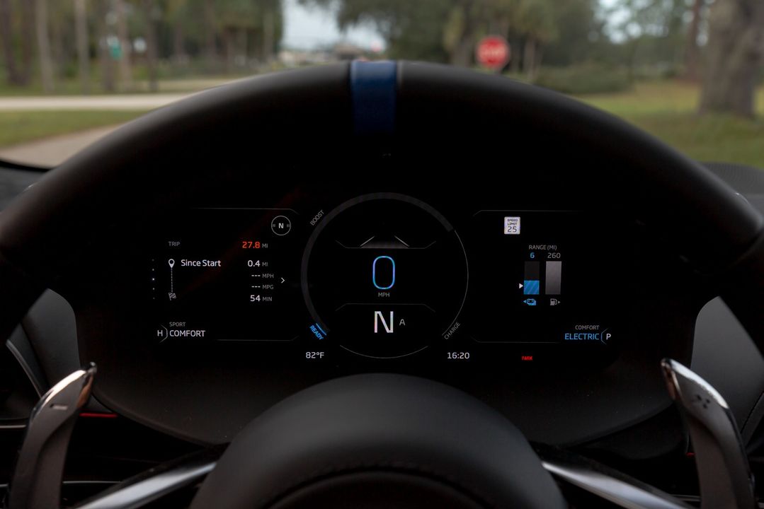 2025 McLaren Artura Spider