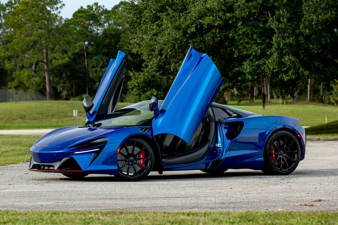 2025 McLaren Artura Spider