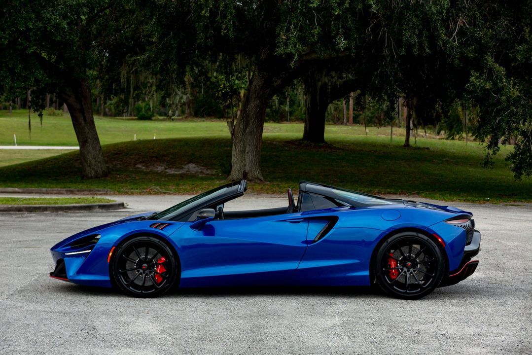 2025 McLaren Artura Spider