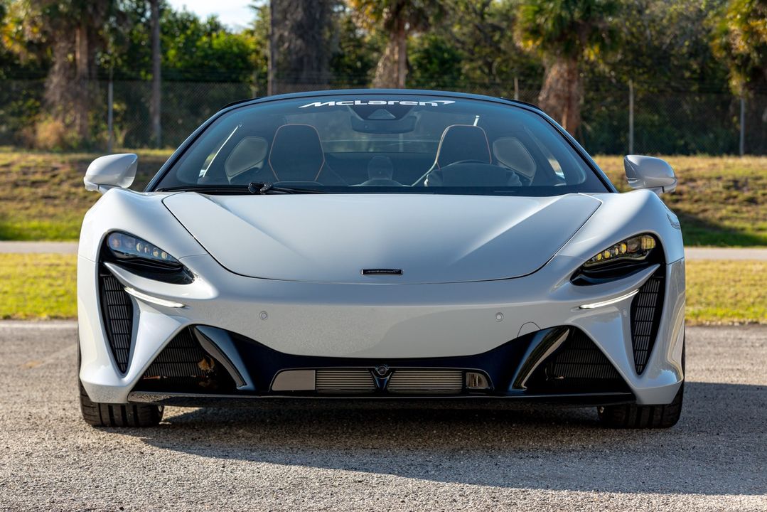 2025 McLaren Artura Spider