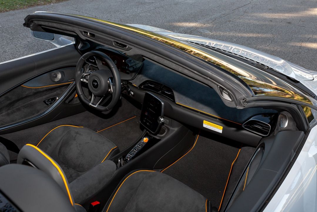 2025 McLaren Artura Spider