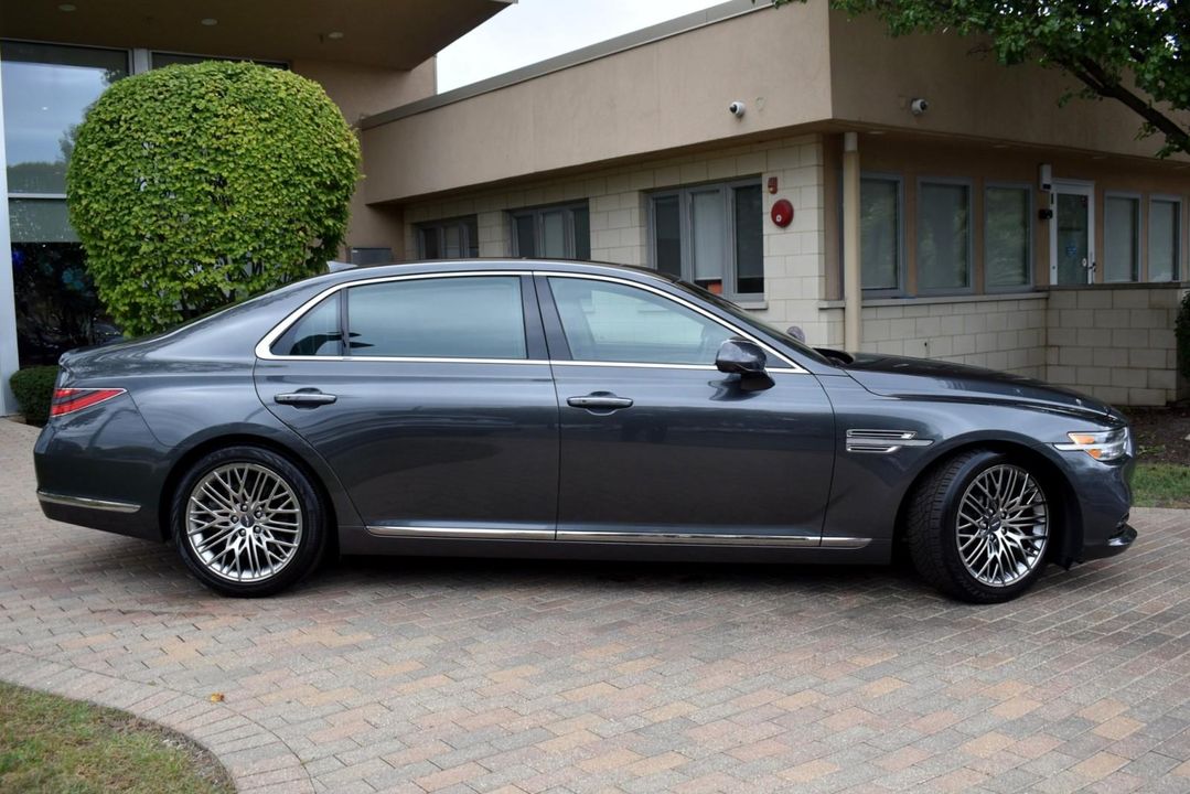 2022 Genesis G90