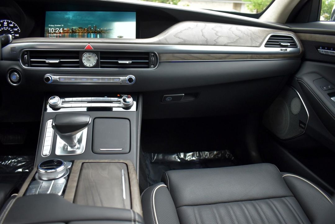 2022 Genesis G90