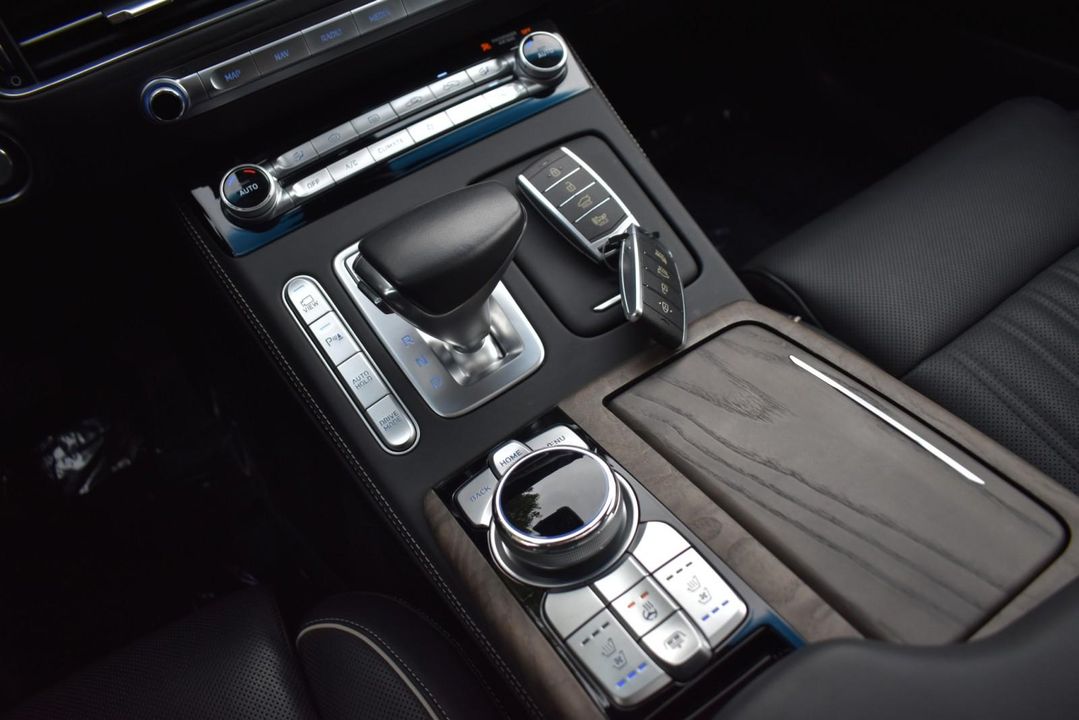 2022 Genesis G90