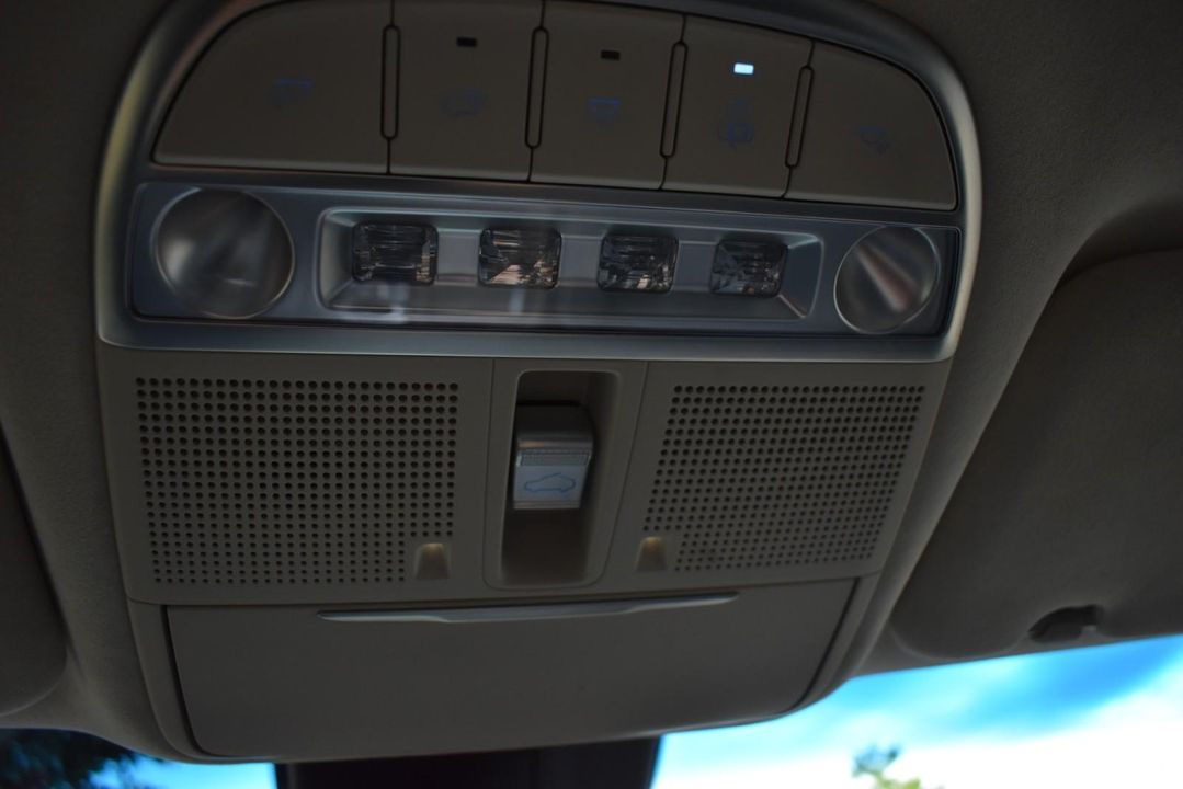 2022 Genesis G90