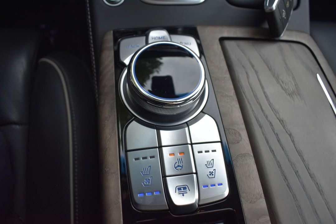 2022 Genesis G90