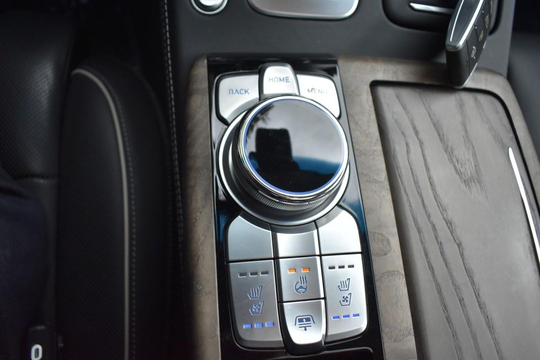 2022 Genesis G90