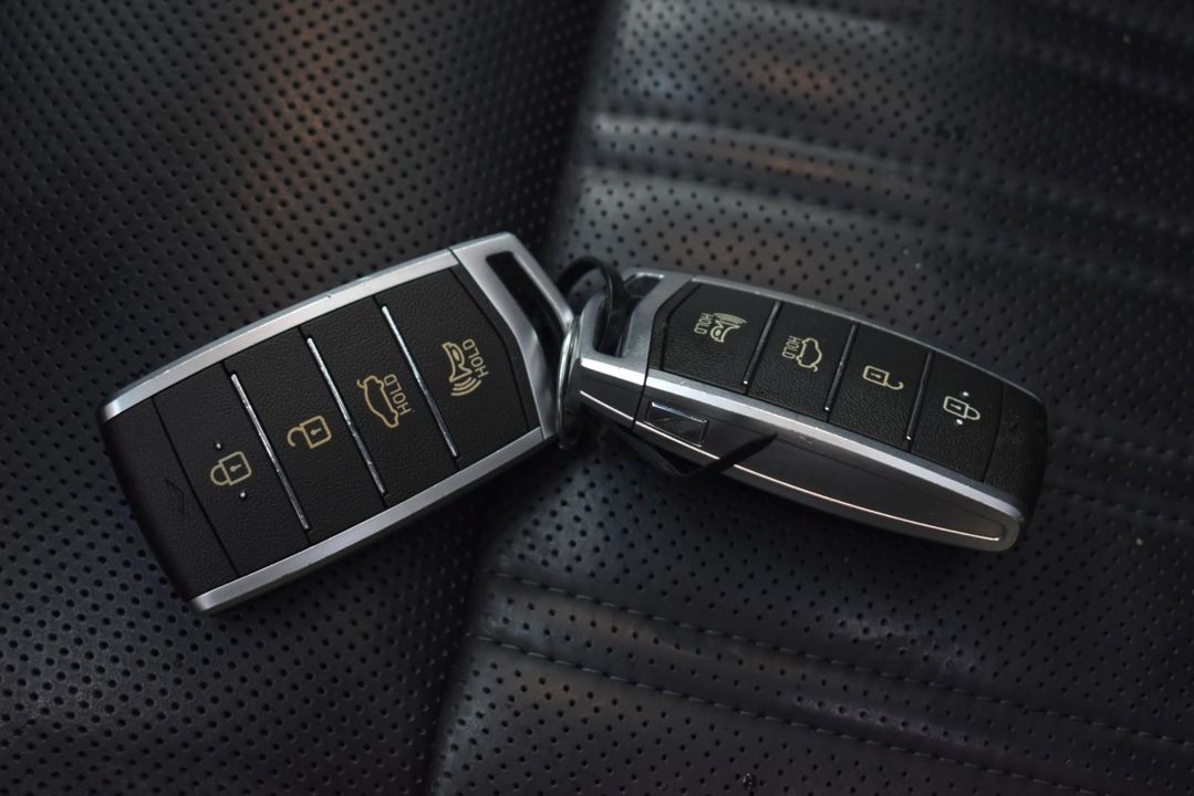 2022 Genesis G90