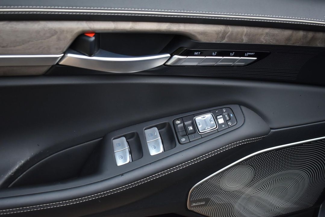 2022 Genesis G90