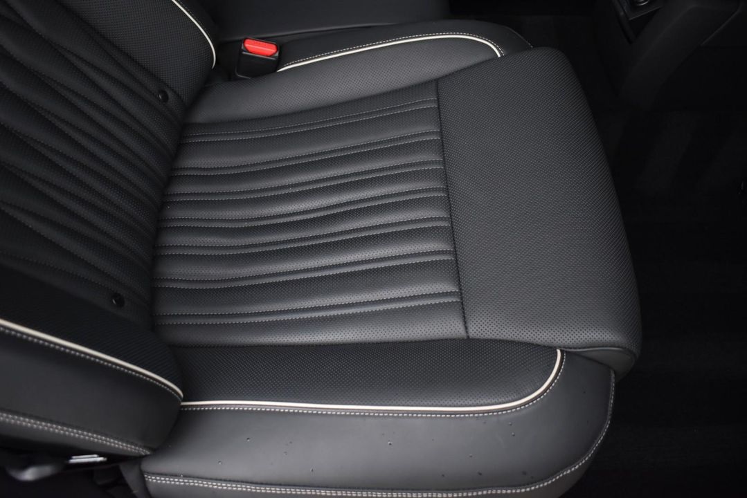 2022 Genesis G90