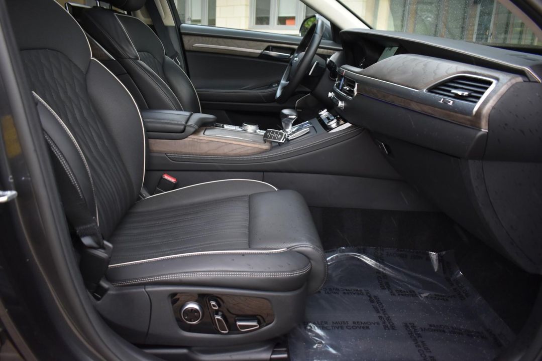 2022 Genesis G90