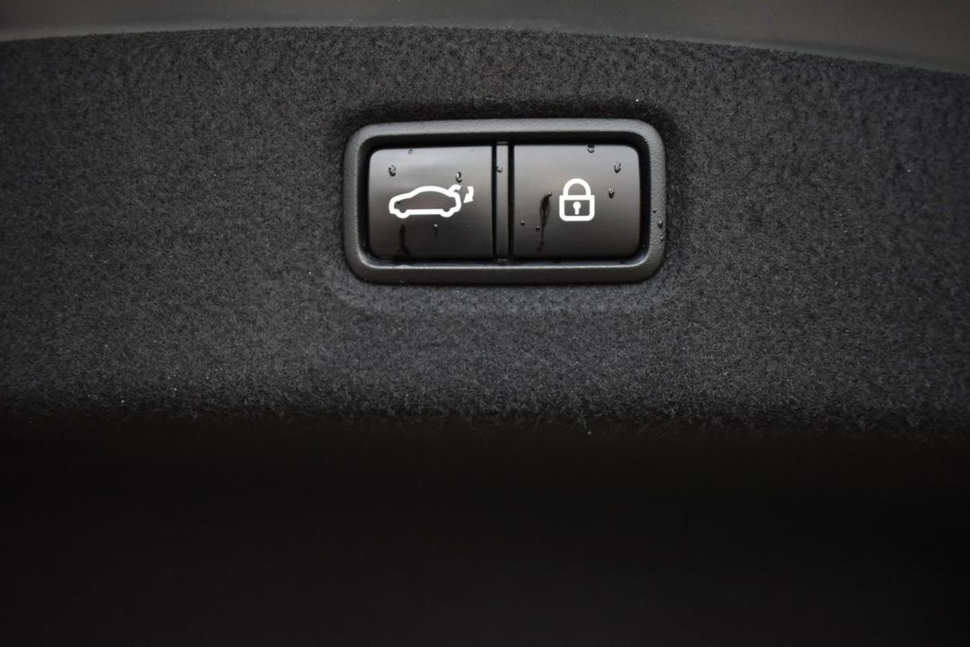 2022 Genesis G90