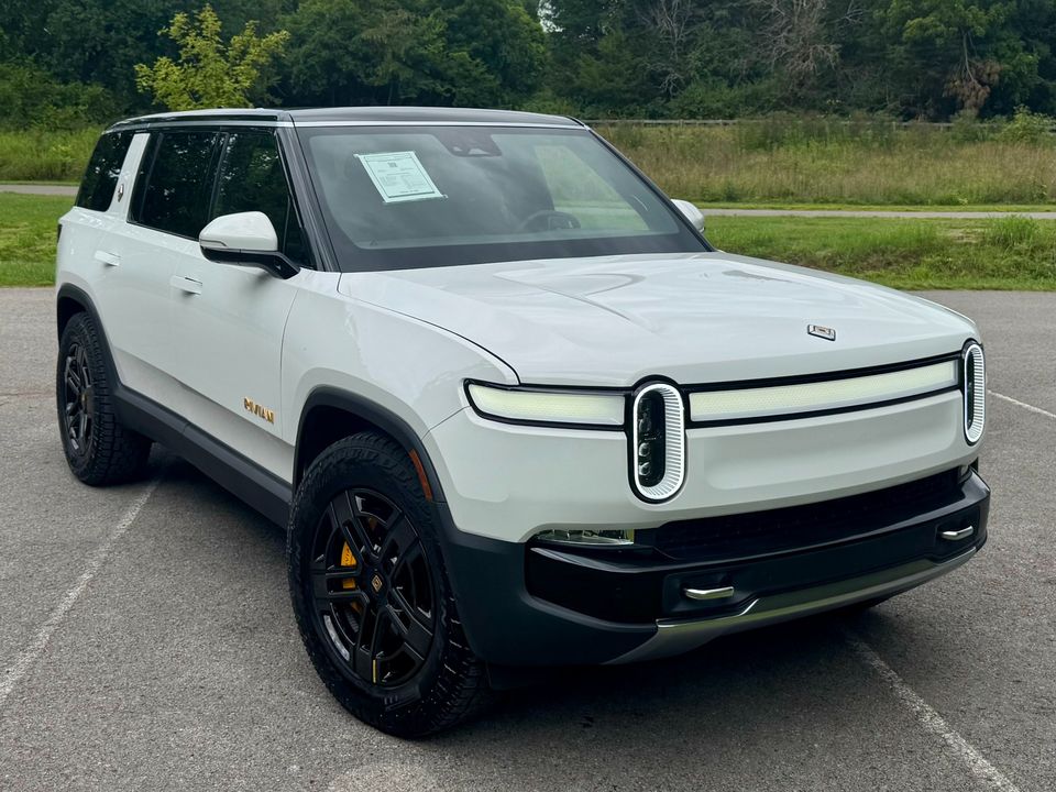 2023 Rivian R1S