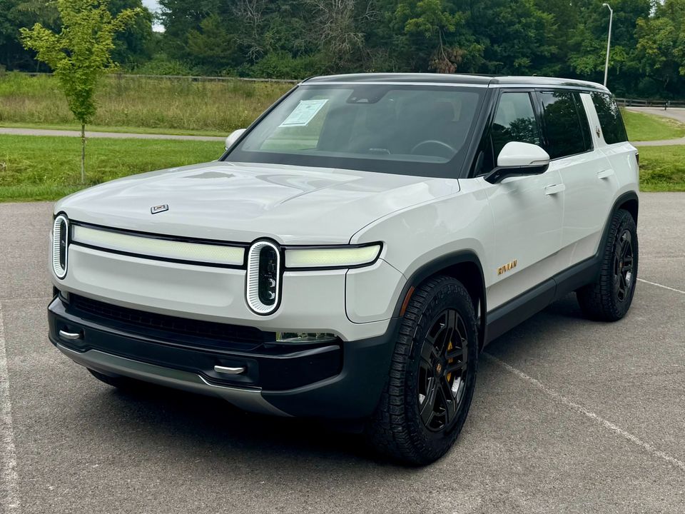 2023 Rivian R1S