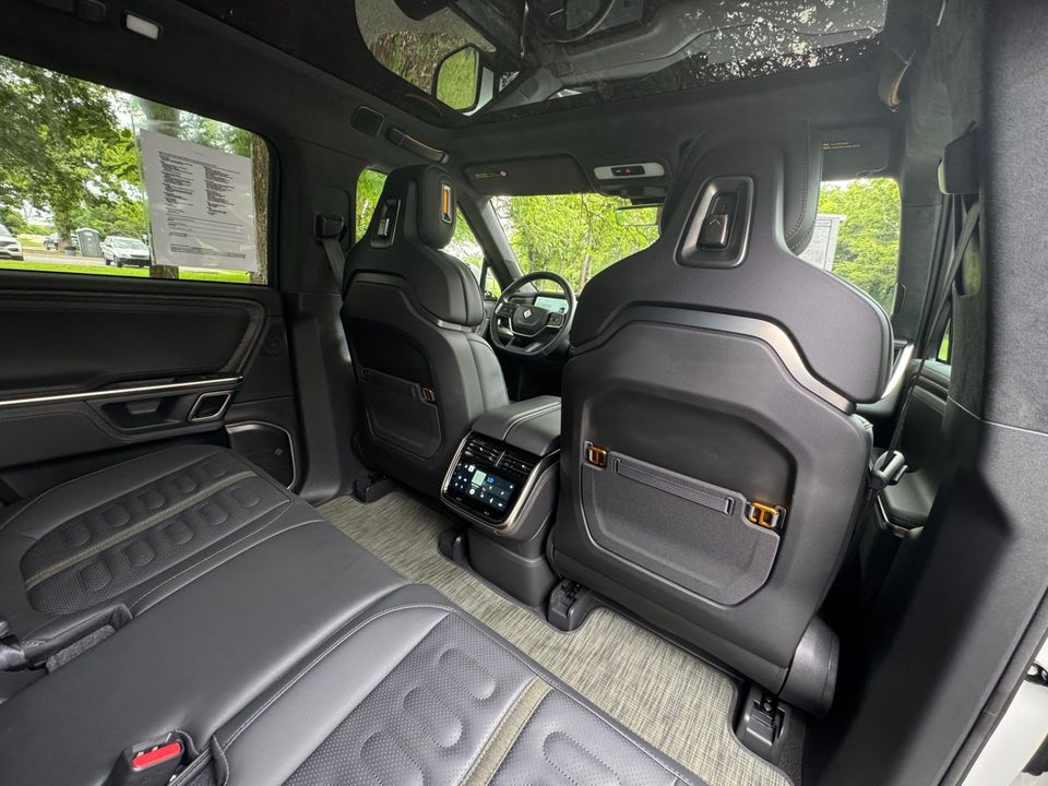 2023 Rivian R1S