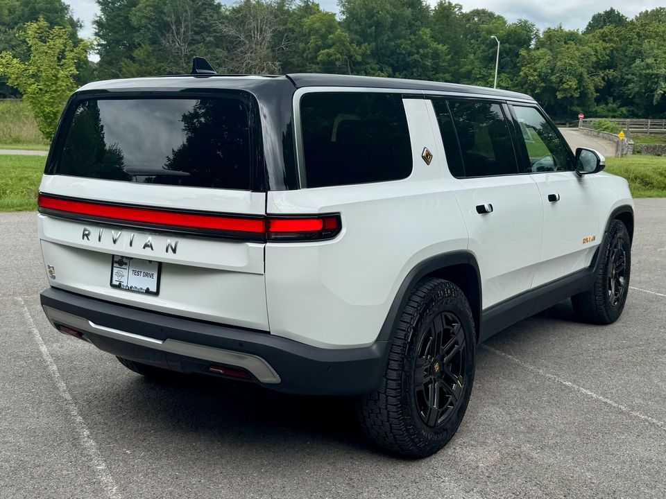 2023 Rivian R1S