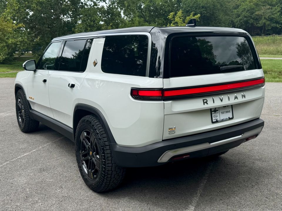 2023 Rivian R1S
