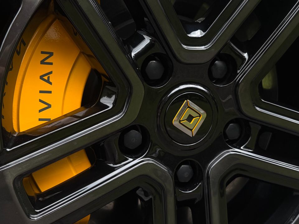 2023 Rivian R1S