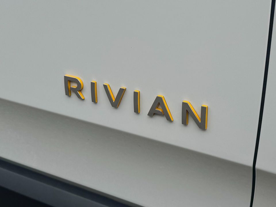 2023 Rivian R1S