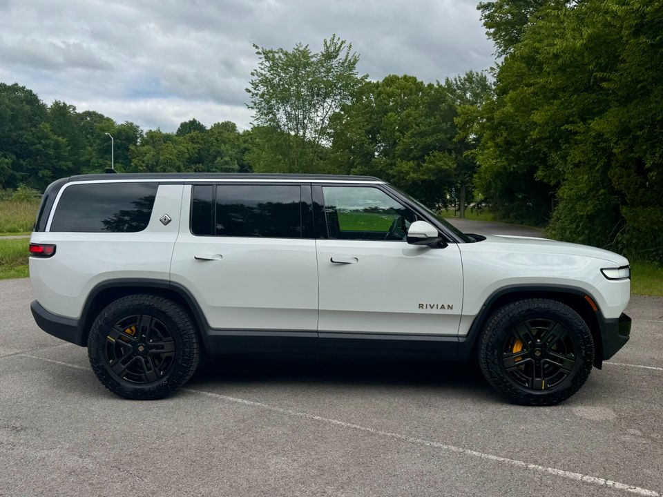 2023 Rivian R1S