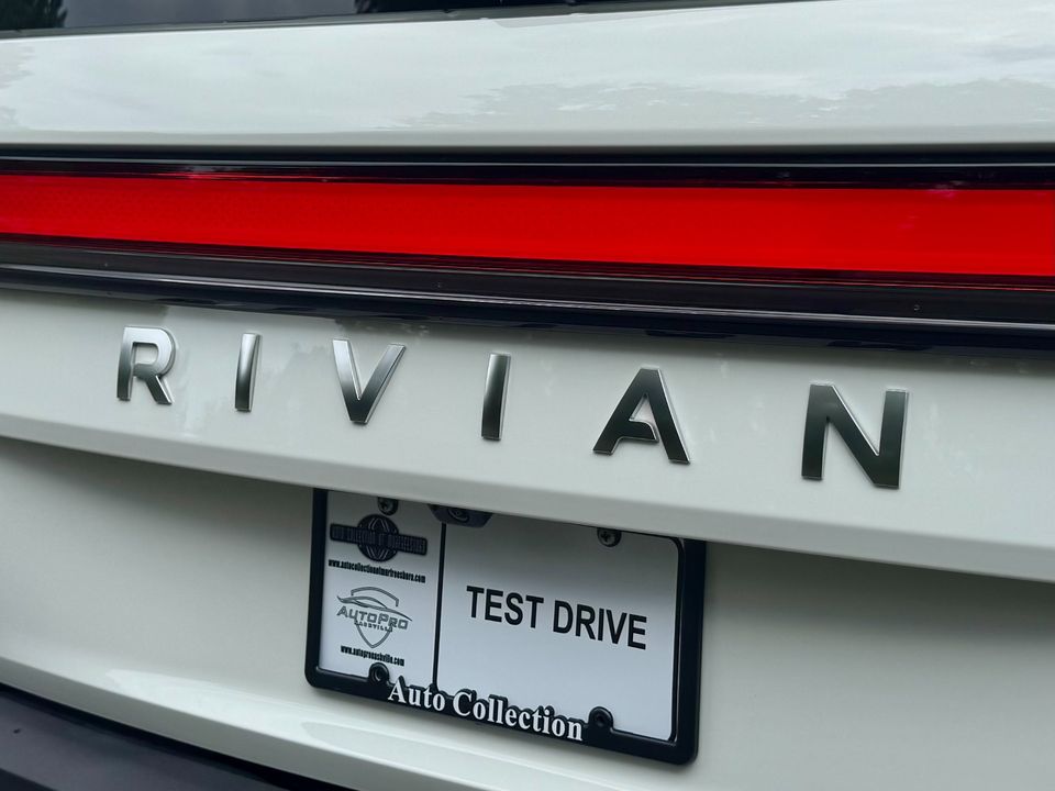 2023 Rivian R1S