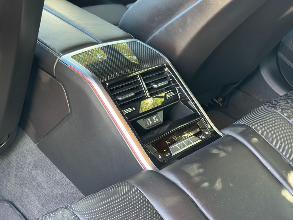 2022 BMW M8 Competition