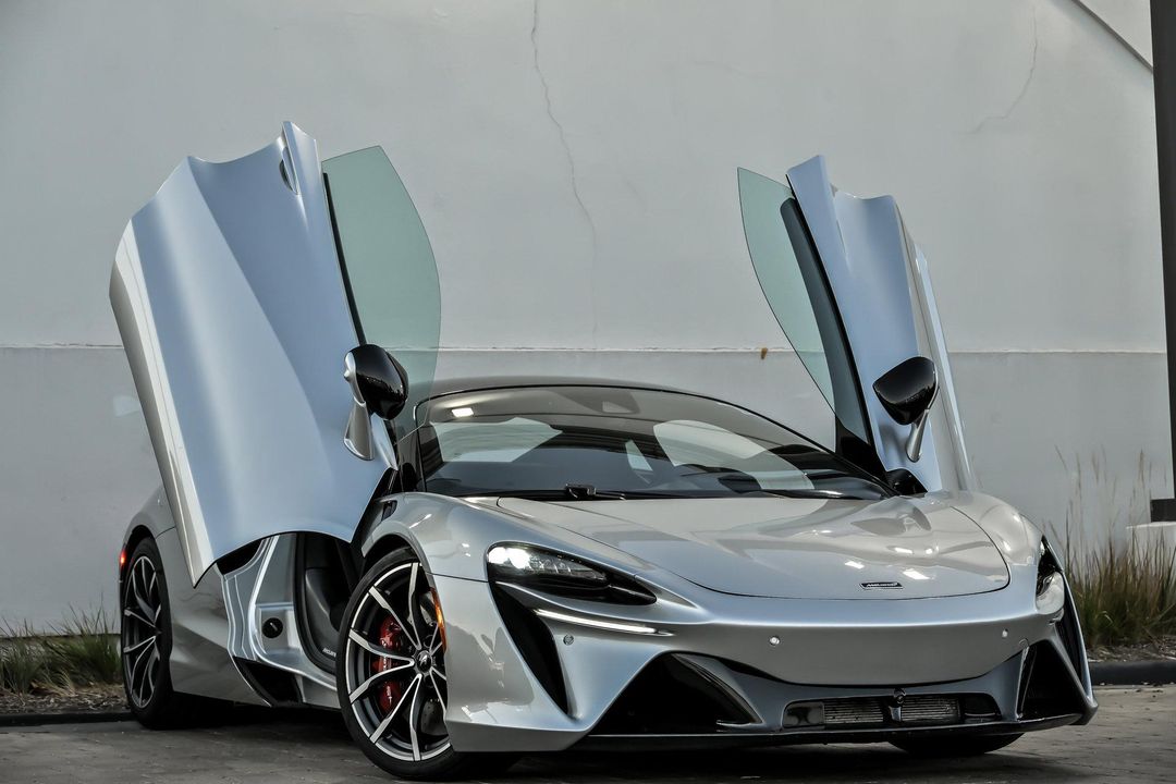 2023 McLaren Artura
