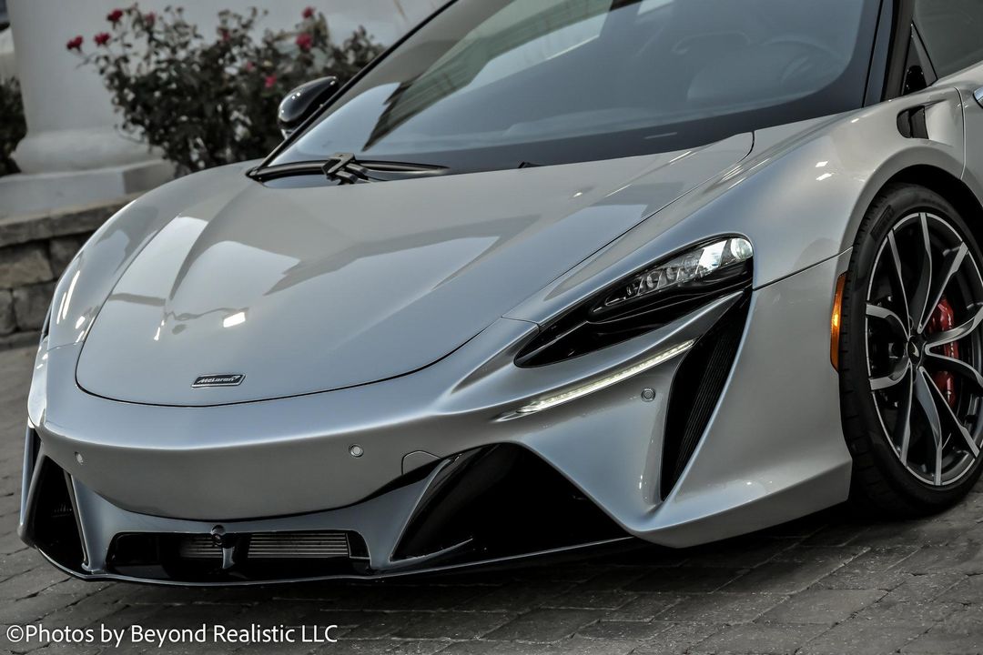 2023 McLaren Artura