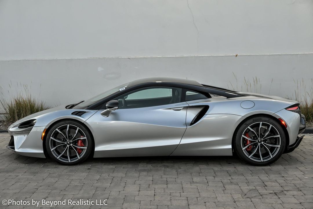 2023 McLaren Artura
