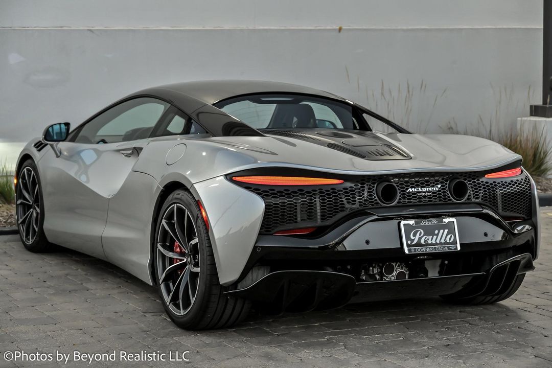 2023 McLaren Artura