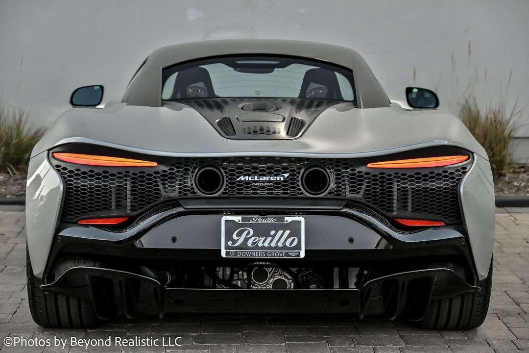 2023 McLaren Artura