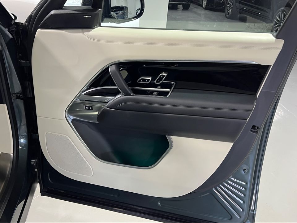 2023 Land Rover Range Rover P400 SE 4DR SUV AWD