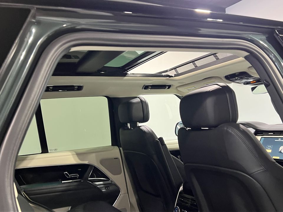 2023 Land Rover Range Rover P400 SE 4DR SUV AWD