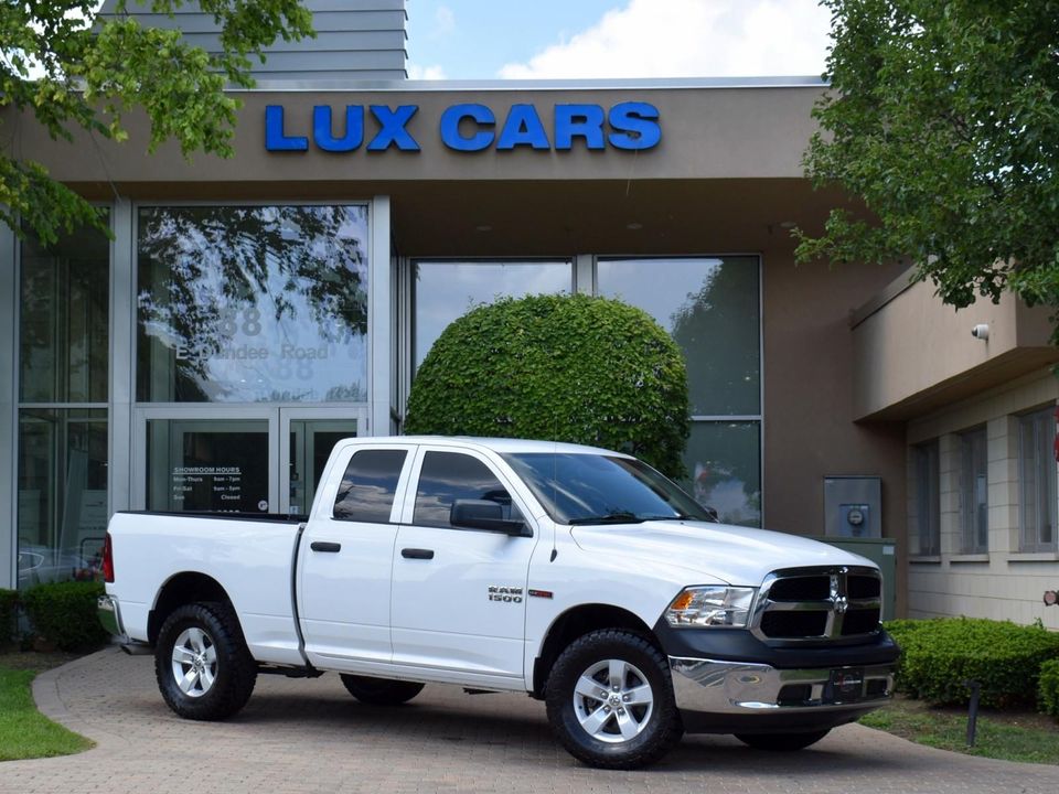2015 Ram 1500 4WD QUAD CAB W/ 3.0 L V6 Turbo Diesel + EQUIPMENT PKG+UCONNECT