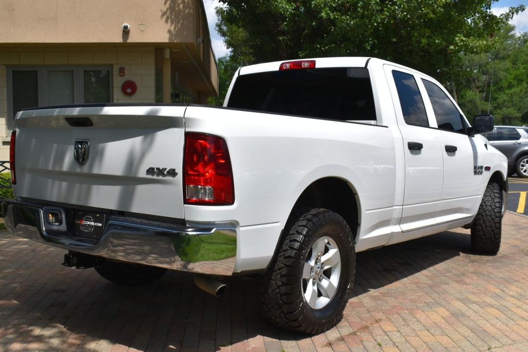 2015 Ram 1500 4WD QUAD CAB W/ 3.0 L V6 Turbo Diesel + EQUIPMENT PKG+UCONNECT