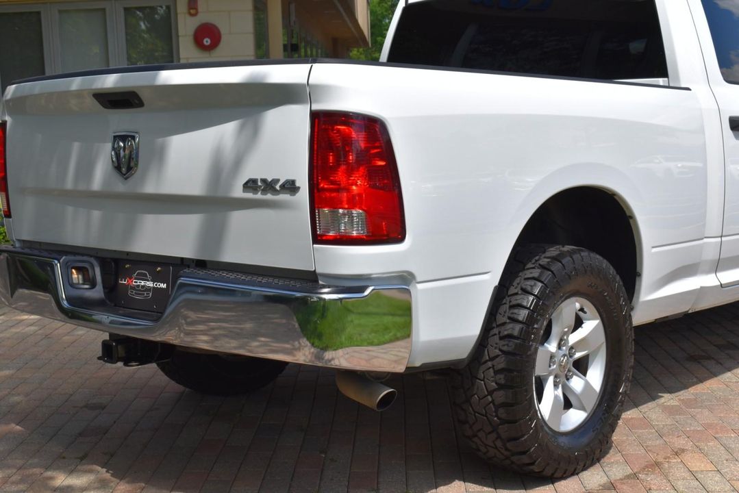 2015 Ram 1500 4WD QUAD CAB W/ 3.0 L V6 Turbo Diesel + EQUIPMENT PKG+UCONNECT