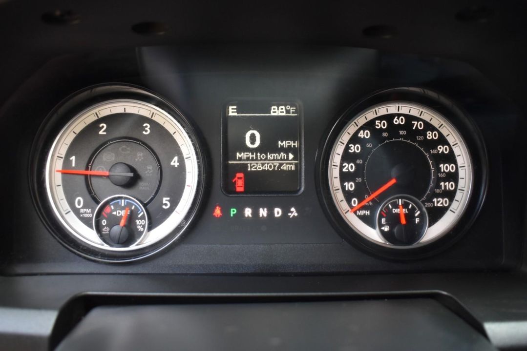 2015 Ram 1500 4WD QUAD CAB W/ 3.0 L V6 Turbo Diesel + EQUIPMENT PKG+UCONNECT