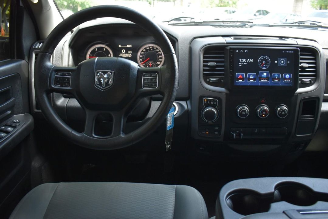 2015 Ram 1500 4WD QUAD CAB W/ 3.0 L V6 Turbo Diesel + EQUIPMENT PKG+UCONNECT
