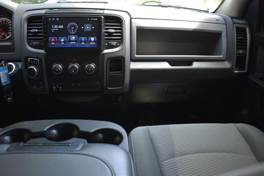 2015 Ram 1500 4WD QUAD CAB W/ 3.0 L V6 Turbo Diesel + EQUIPMENT PKG+UCONNECT