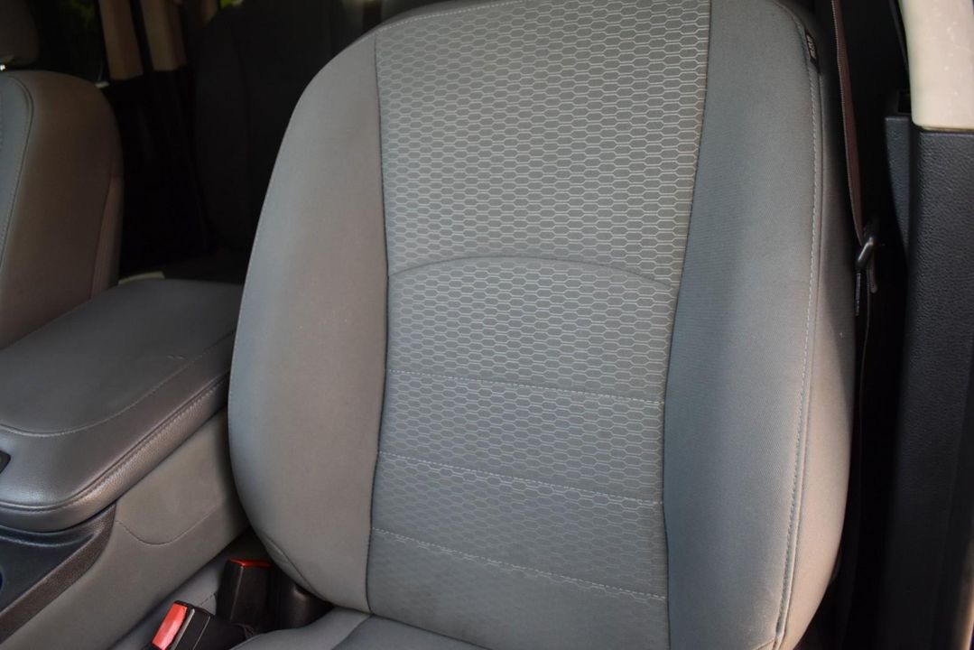 2015 Ram 1500 4WD QUAD CAB W/ 3.0 L V6 Turbo Diesel + EQUIPMENT PKG+UCONNECT