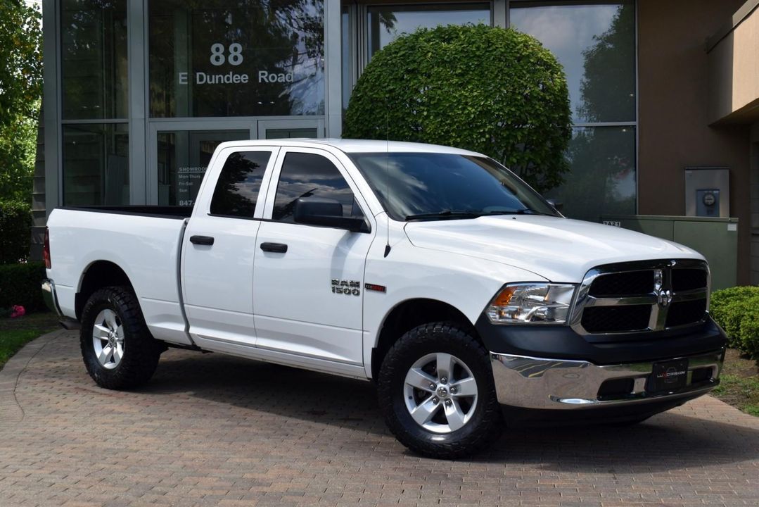 2015 Ram 1500 4WD QUAD CAB W/ 3.0 L V6 Turbo Diesel + EQUIPMENT PKG+UCONNECT