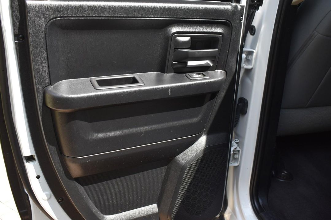 2015 Ram 1500 4WD QUAD CAB W/ 3.0 L V6 Turbo Diesel + EQUIPMENT PKG+UCONNECT