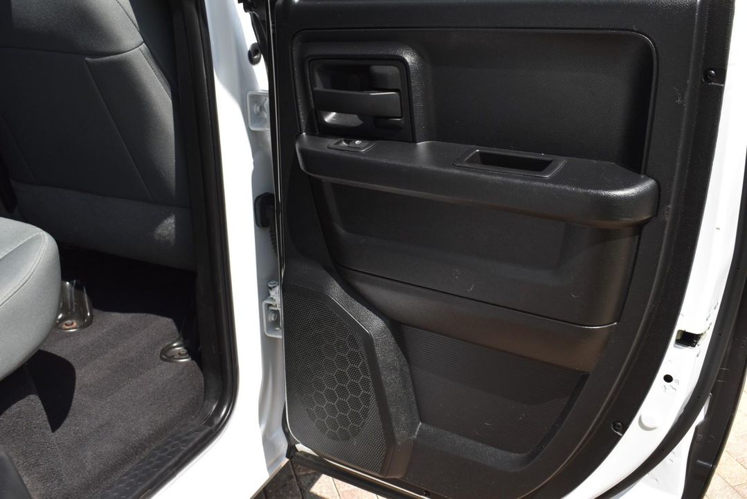 2015 Ram 1500 4WD QUAD CAB W/ 3.0 L V6 Turbo Diesel + EQUIPMENT PKG+UCONNECT