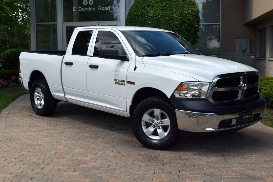 2015 Ram 1500 4WD QUAD CAB W/ 3.0 L V6 Turbo Diesel + EQUIPMENT PKG+UCONNECT