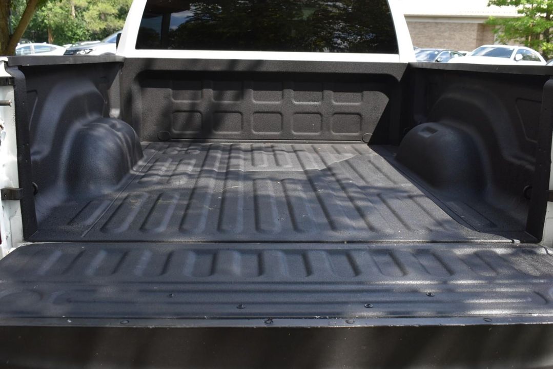 2015 Ram 1500 4WD QUAD CAB W/ 3.0 L V6 Turbo Diesel + EQUIPMENT PKG+UCONNECT