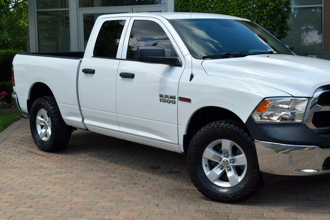2015 Ram 1500 4WD QUAD CAB W/ 3.0 L V6 Turbo Diesel + EQUIPMENT PKG+UCONNECT