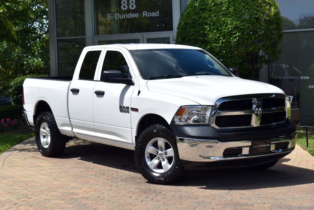 2015 Ram 1500 4WD QUAD CAB W/ 3.0 L V6 Turbo Diesel + EQUIPMENT PKG+UCONNECT