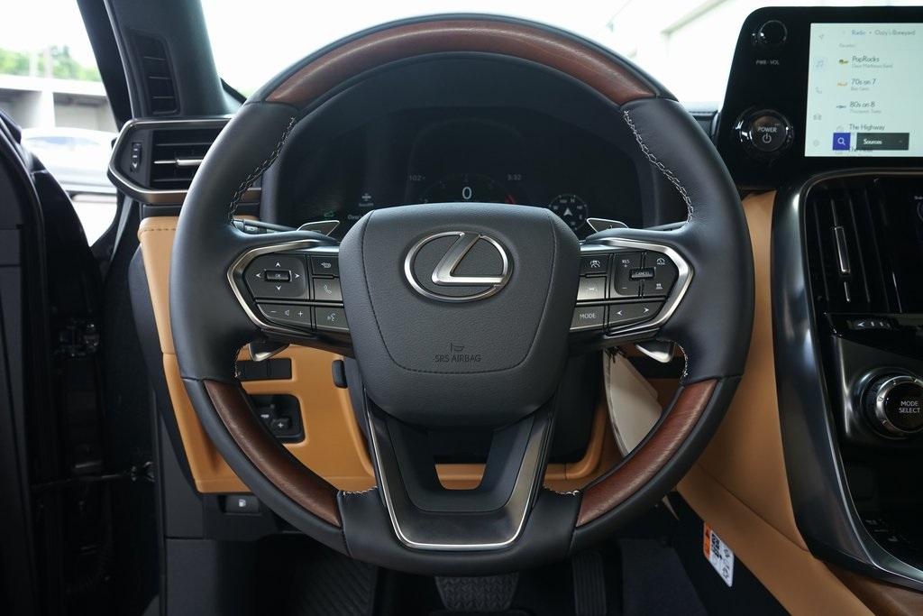 2025 Lexus LX 700H