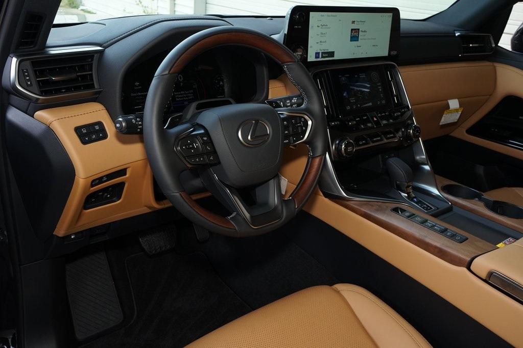 2025 Lexus LX 700H
